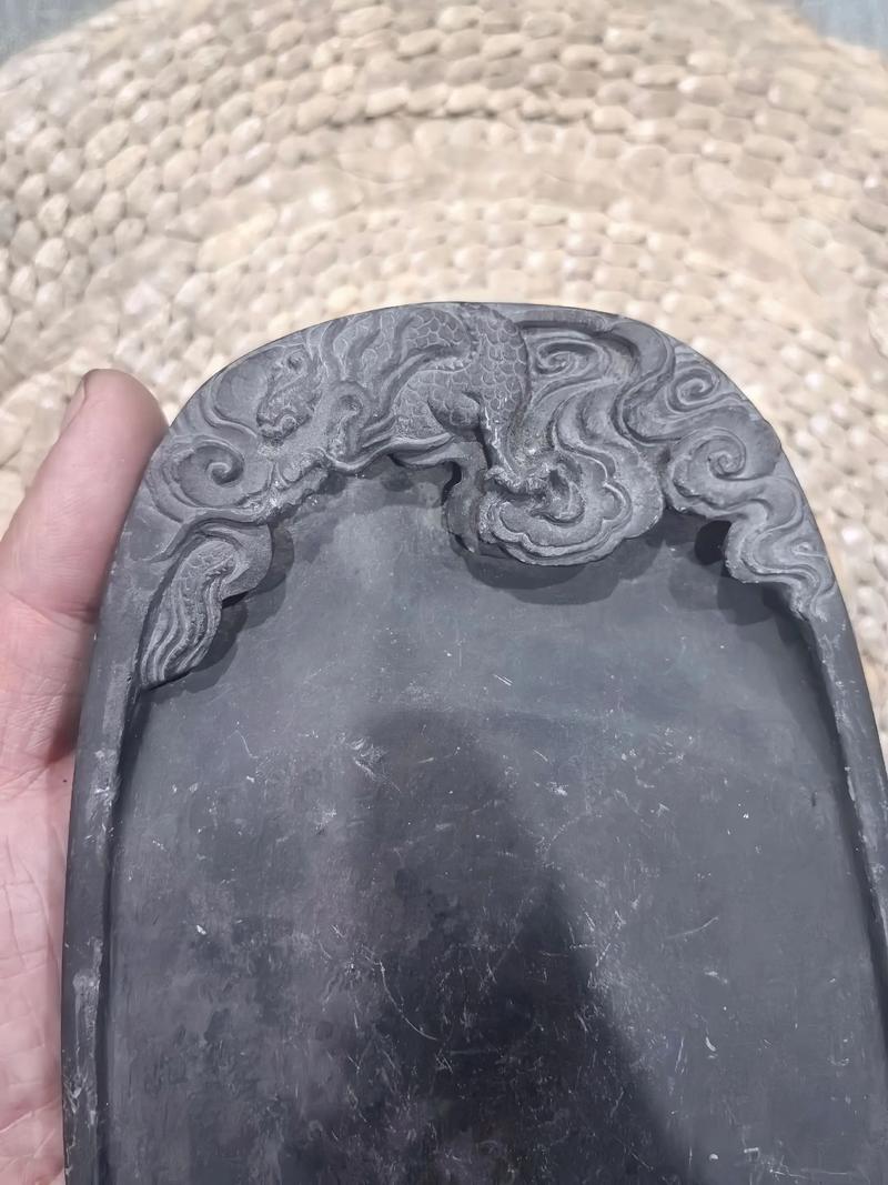 端砚砚台：古韵流芳的艺术品与书写伴侣